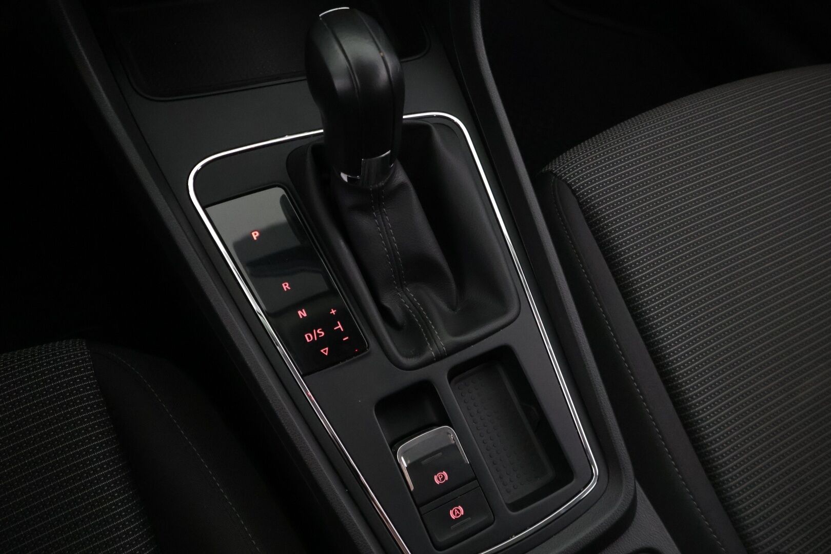 Seat Leon ST 2018 1,0 TSI 115 Ecomotive Style Business DSG Autom. ** 1.Om Suomi-auto / Lohko+sisäp / P.kamera / LED / Navi / Carplay ** - Suomen halvin Leon ST isolla kosketusnäytöllä ja peruutuskameralla suoraan ensimmäiseltä omistajalta!