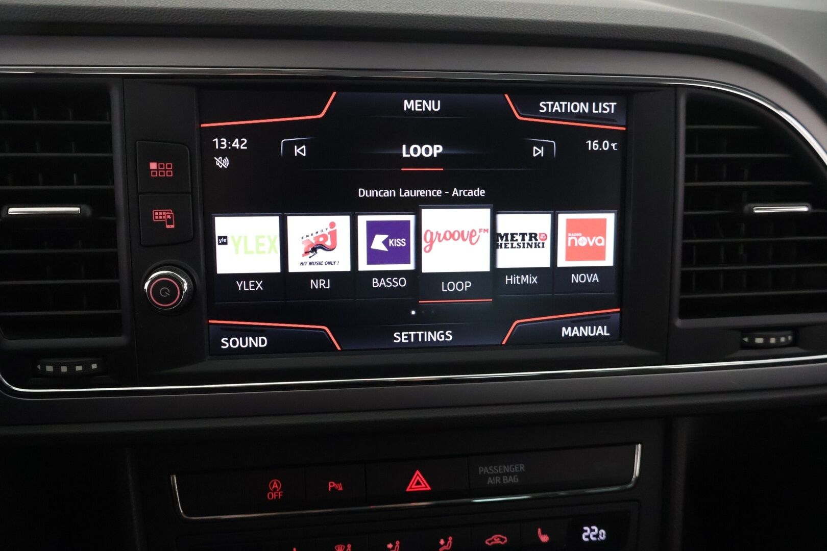 Seat Leon ST 2018 1,0 TSI 115 Ecomotive Style Business DSG Autom. ** 1.Om Suomi-auto / Lohko+sisäp / P.kamera / LED / Navi / Carplay ** - Suomen halvin Leon ST isolla kosketusnäytöllä ja peruutuskameralla suoraan ensimmäiseltä omistajalta!