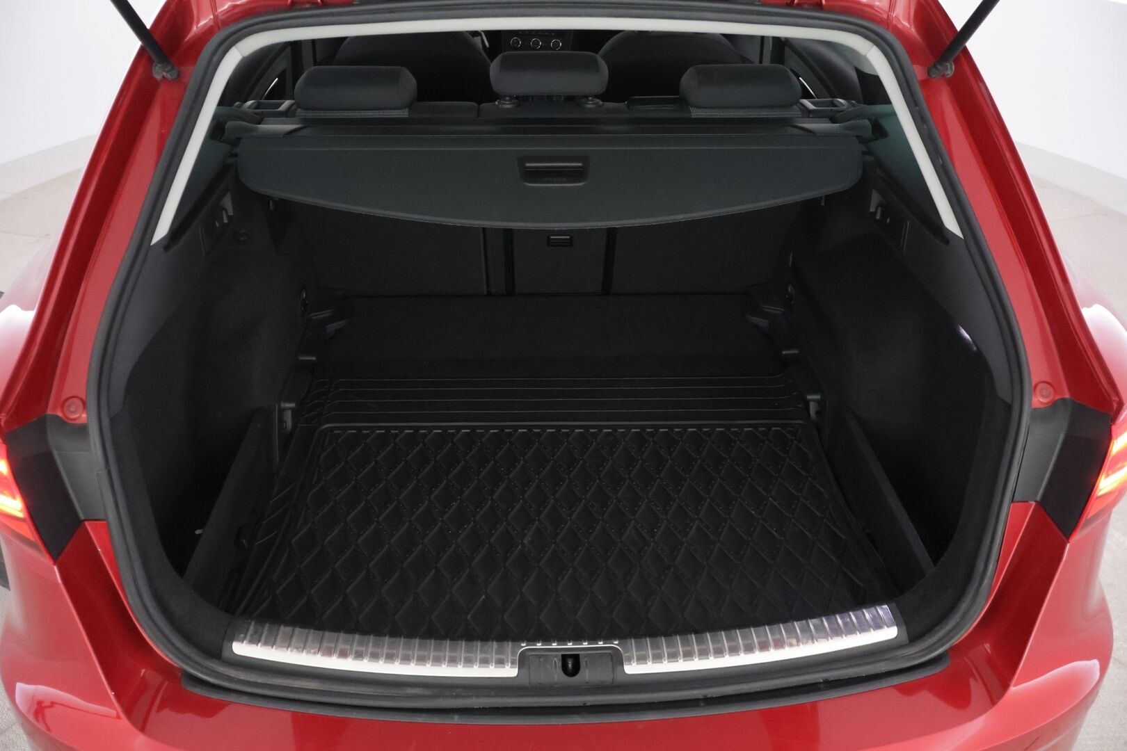 Seat Leon ST 2018 1,0 TSI 115 Ecomotive Style Business DSG Autom. ** 1.Om Suomi-auto / Lohko+sisäp / P.kamera / LED / Navi / Carplay ** - Suomen halvin Leon ST isolla kosketusnäytöllä ja peruutuskameralla suoraan ensimmäiseltä omistajalta!