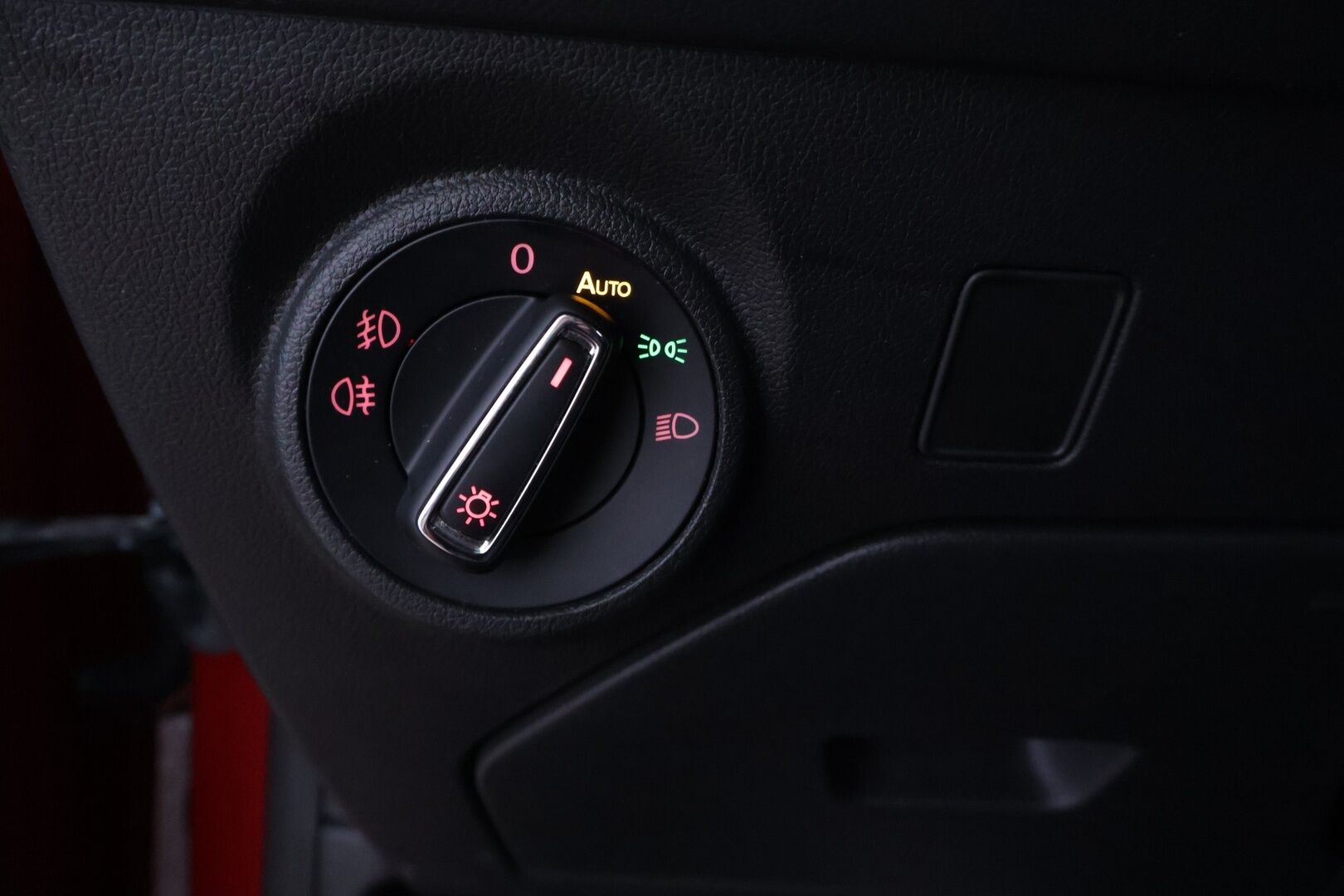 Seat Leon ST 2018 1,0 TSI 115 Ecomotive Style Business DSG Autom. ** 1.Om Suomi-auto / Lohko+sisäp / P.kamera / LED / Navi / Carplay ** - Suomen halvin Leon ST isolla kosketusnäytöllä ja peruutuskameralla suoraan ensimmäiseltä omistajalta!