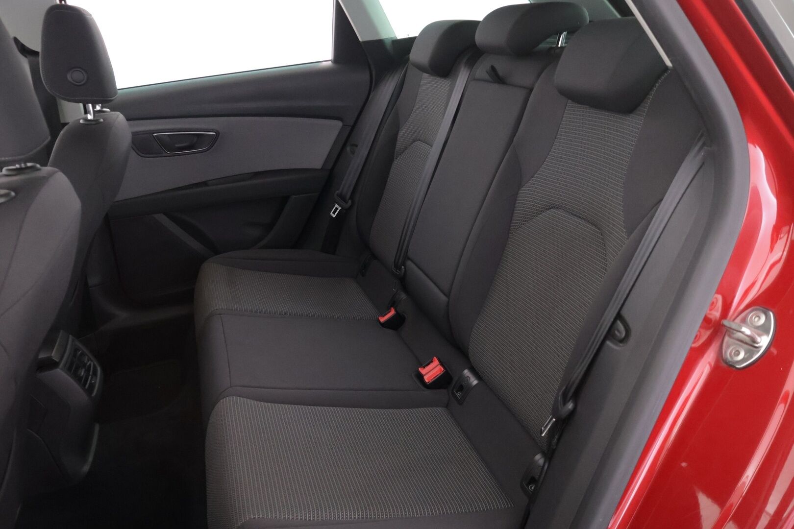 Seat Leon ST 2018 1,0 TSI 115 Ecomotive Style Business DSG Autom. ** 1.Om Suomi-auto / Lohko+sisäp / P.kamera / LED / Navi / Carplay ** - Suomen halvin Leon ST isolla kosketusnäytöllä ja peruutuskameralla suoraan ensimmäiseltä omistajalta!