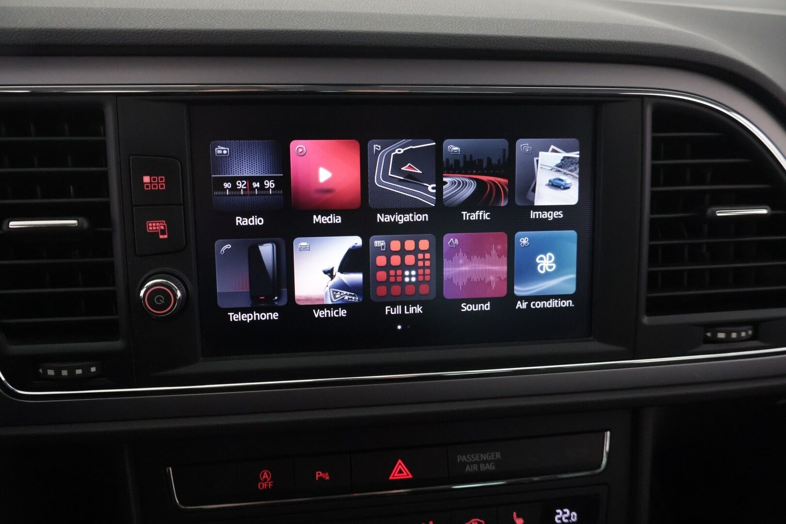 Seat Leon ST 2018 1,0 TSI 115 Ecomotive Style Business DSG Autom. ** 1.Om Suomi-auto / Lohko+sisäp / P.kamera / LED / Navi / Carplay ** - Suomen halvin Leon ST isolla kosketusnäytöllä ja peruutuskameralla suoraan ensimmäiseltä omistajalta!