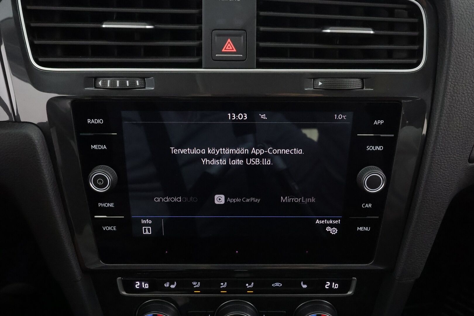 Volkswagen Golf 2018 Comfortline 1,5 TSI EVO 96 kW BLUEMOTION DSG * Webasto / ACC / LED / P.Kamera / Apple&Android * - Suomi-auto / Kahdet renkaat aluvanteilla