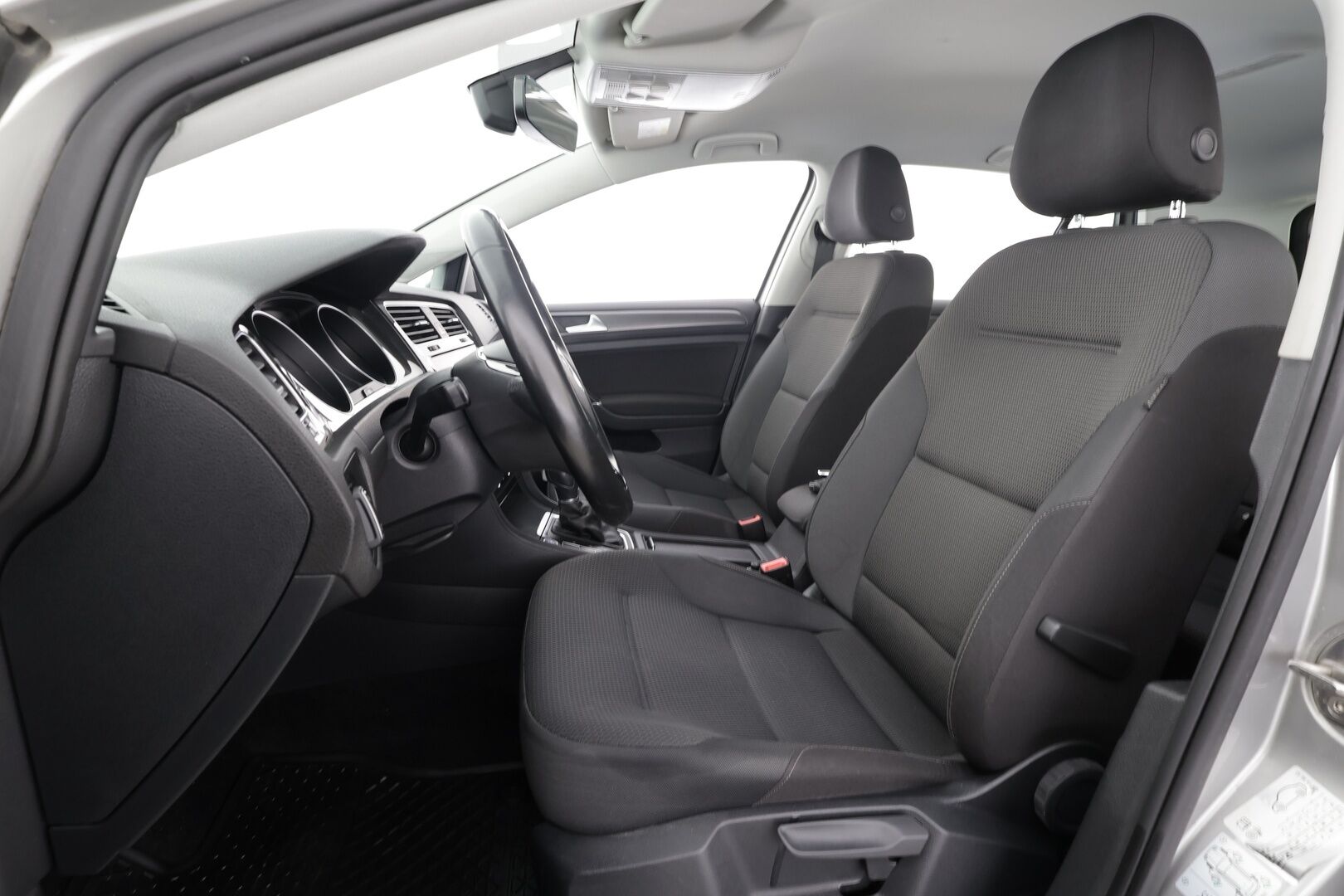 Volkswagen Golf 2018 Comfortline 1,5 TSI EVO 96 kW BLUEMOTION DSG * Webasto / ACC / LED / P.Kamera / Apple&Android * - Suomi-auto / Kahdet renkaat aluvanteilla