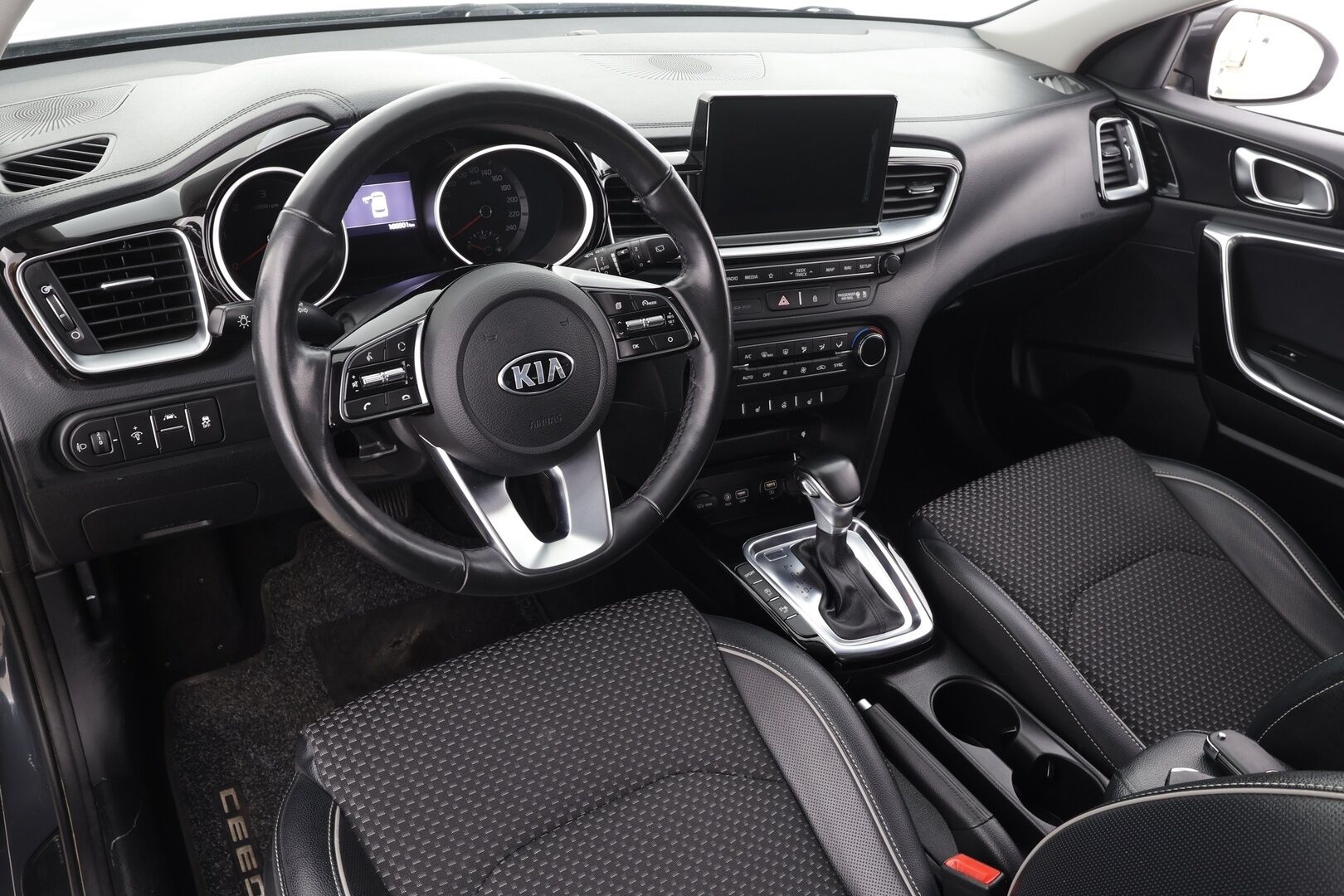 Kia Ceed 2019 1,6 CRDi SCR ISG 136hv EX 5D DCT A/T EcoDynamics * Vakkari / P.kamera / LED / Navi / Lohkolämmitin * - Suomi-auto / Kahdet renkaat aluvanteilla - HULLU BLACKWEEK KORKOTARJOUS 2,49%