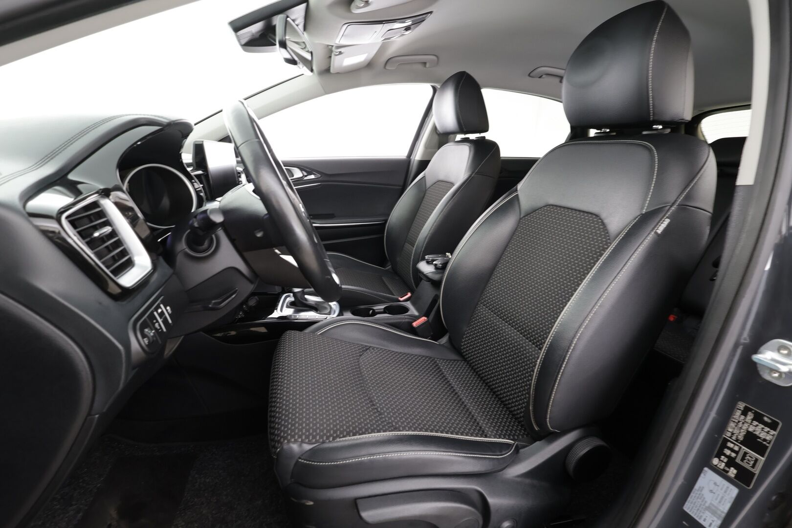 Kia Ceed 2019 1,6 CRDi SCR ISG 136hv EX 5D DCT A/T EcoDynamics * Vakkari / P.kamera / LED / Navi / Lohkolämmitin * - Suomi-auto / Kahdet renkaat aluvanteilla - HULLU BLACKWEEK KORKOTARJOUS 2,49%