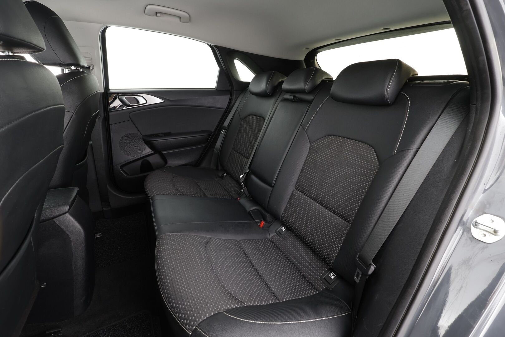 Kia Ceed 2019 1,6 CRDi SCR ISG 136hv EX 5D DCT A/T EcoDynamics * Vakkari / P.kamera / LED / Navi / Lohkolämmitin * - Suomi-auto / Kahdet renkaat aluvanteilla - HULLU BLACKWEEK KORKOTARJOUS 2,49%