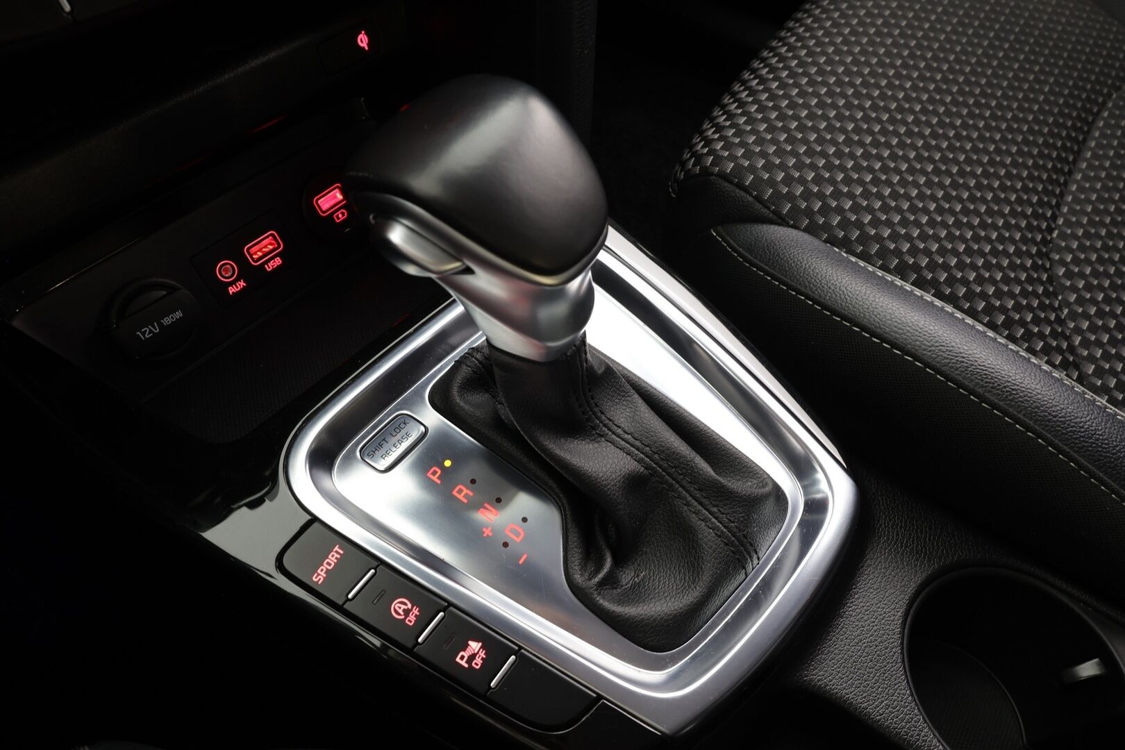 Kia Ceed 2019 1,6 CRDi SCR ISG 136hv EX 5D DCT A/T EcoDynamics * Vakkari / P.kamera / LED / Navi / Lohkolämmitin * - Suomi-auto / Kahdet renkaat aluvanteilla - HULLU BLACKWEEK KORKOTARJOUS 2,49%