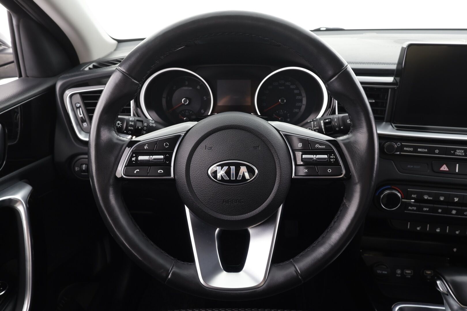 Kia Ceed 2019 1,6 CRDi SCR ISG 136hv EX 5D DCT A/T EcoDynamics * Vakkari / P.kamera / LED / Navi / Lohkolämmitin * - Suomi-auto / Kahdet renkaat aluvanteilla - HULLU BLACKWEEK KORKOTARJOUS 2,49%