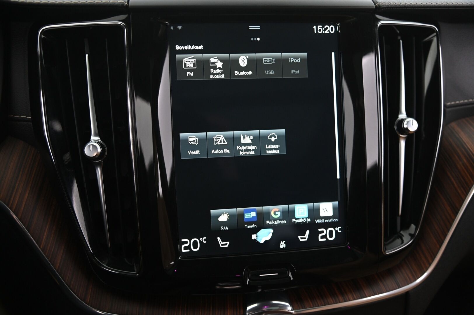 Volvo XC60 2019 T8 AWD Inscription aut * ACC / Koukku / Ruskeat muistinahat / Panorama / VOC * - 2 Aluvanteet hyvillä renkailla / Juuri tehty jakopää - HULLUT AVAJAISHULINAT KORKOTARJOUS 3,29 %