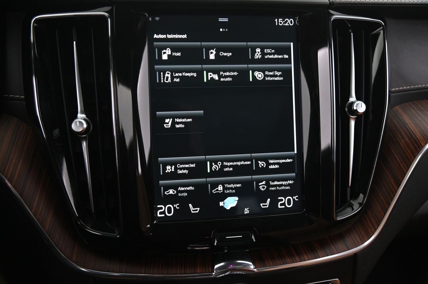 Volvo XC60 2018 T8 AWD Inscription aut * ACC / Koukku / Ruskeat muistinahat / Panorama / VOC * - 2 Aluvanteet hyvillä renkailla / Juuri tehty jakopää - HULLUT AVAJAISHULINAT KORKOTARJOUS 3,29 %