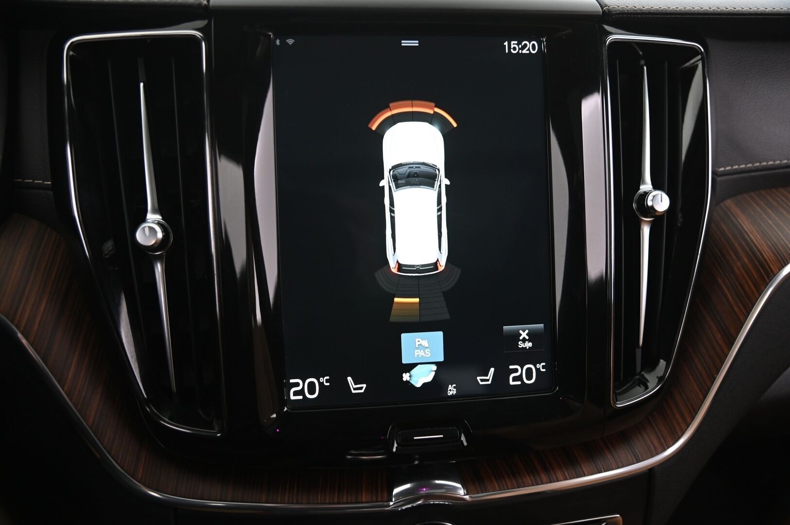 Volvo XC60 2019 T8 AWD Inscription aut * ACC / Koukku / Ruskeat muistinahat / Panorama / VOC * - 2 Aluvanteet hyvillä renkailla / Juuri tehty jakopää - HULLUT AVAJAISHULINAT KORKOTARJOUS 3,29 %