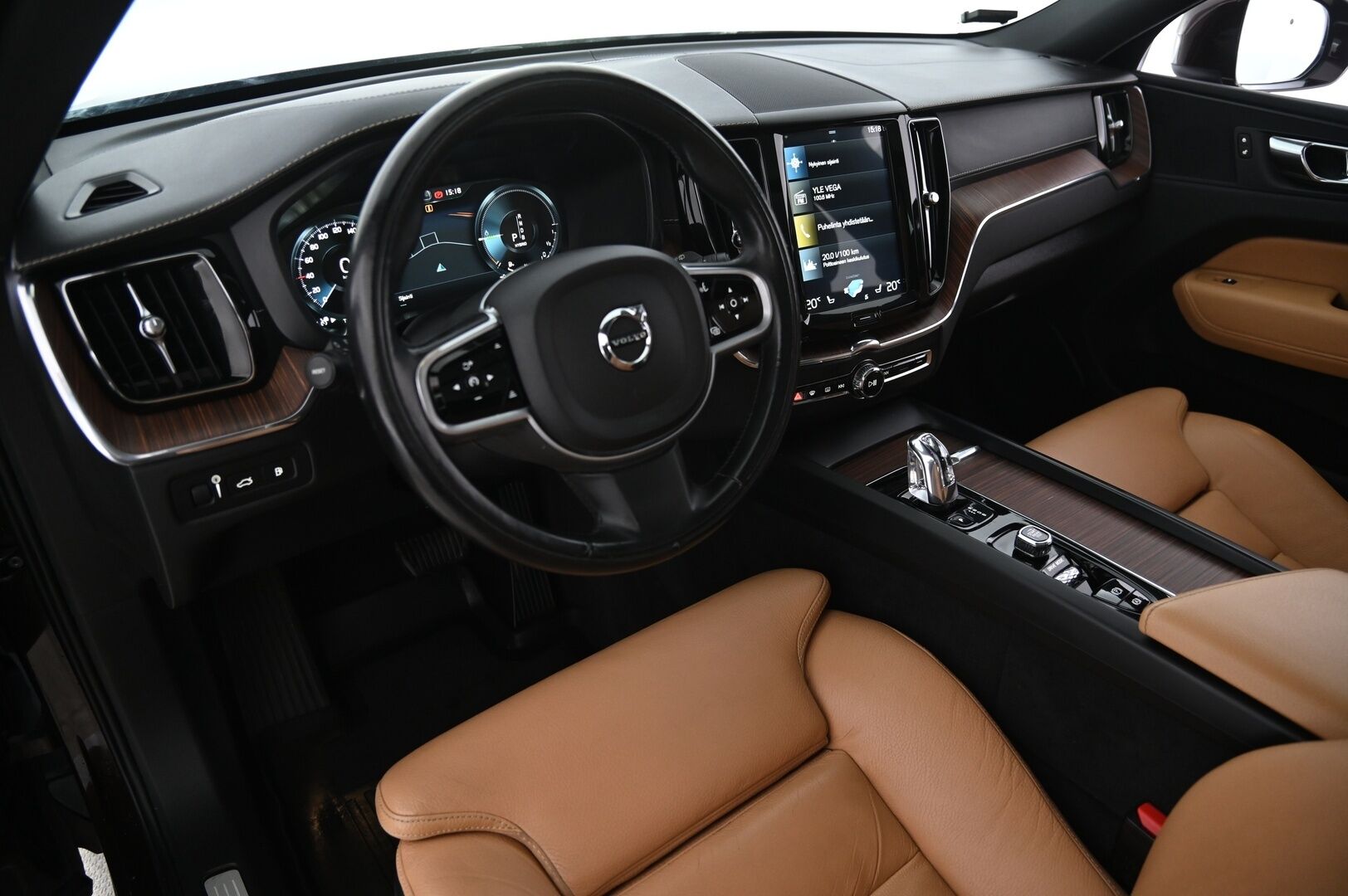 Volvo XC60 2019 T8 AWD Inscription aut * ACC / Koukku / Ruskeat muistinahat / Panorama / VOC * - 2 Aluvanteet hyvillä renkailla / Juuri tehty jakopää - HULLUT AVAJAISHULINAT KORKOTARJOUS 3,29 %