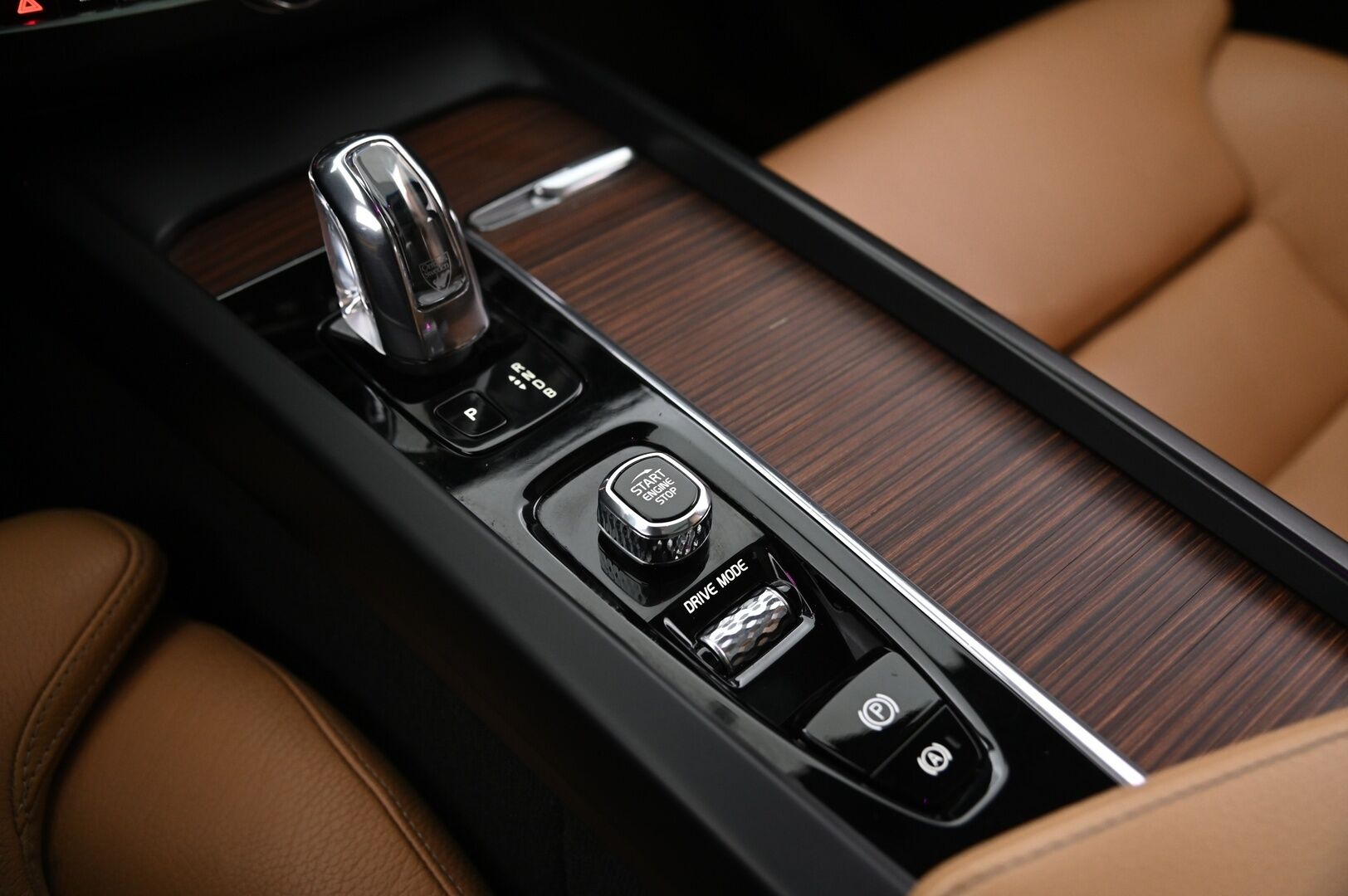 Volvo XC60 2018 T8 AWD Inscription aut * ACC / Koukku / Ruskeat muistinahat / Panorama / VOC * - 2 Aluvanteet hyvillä renkailla / Juuri tehty jakopää - HULLUT AVAJAISHULINAT KORKOTARJOUS 3,29 %