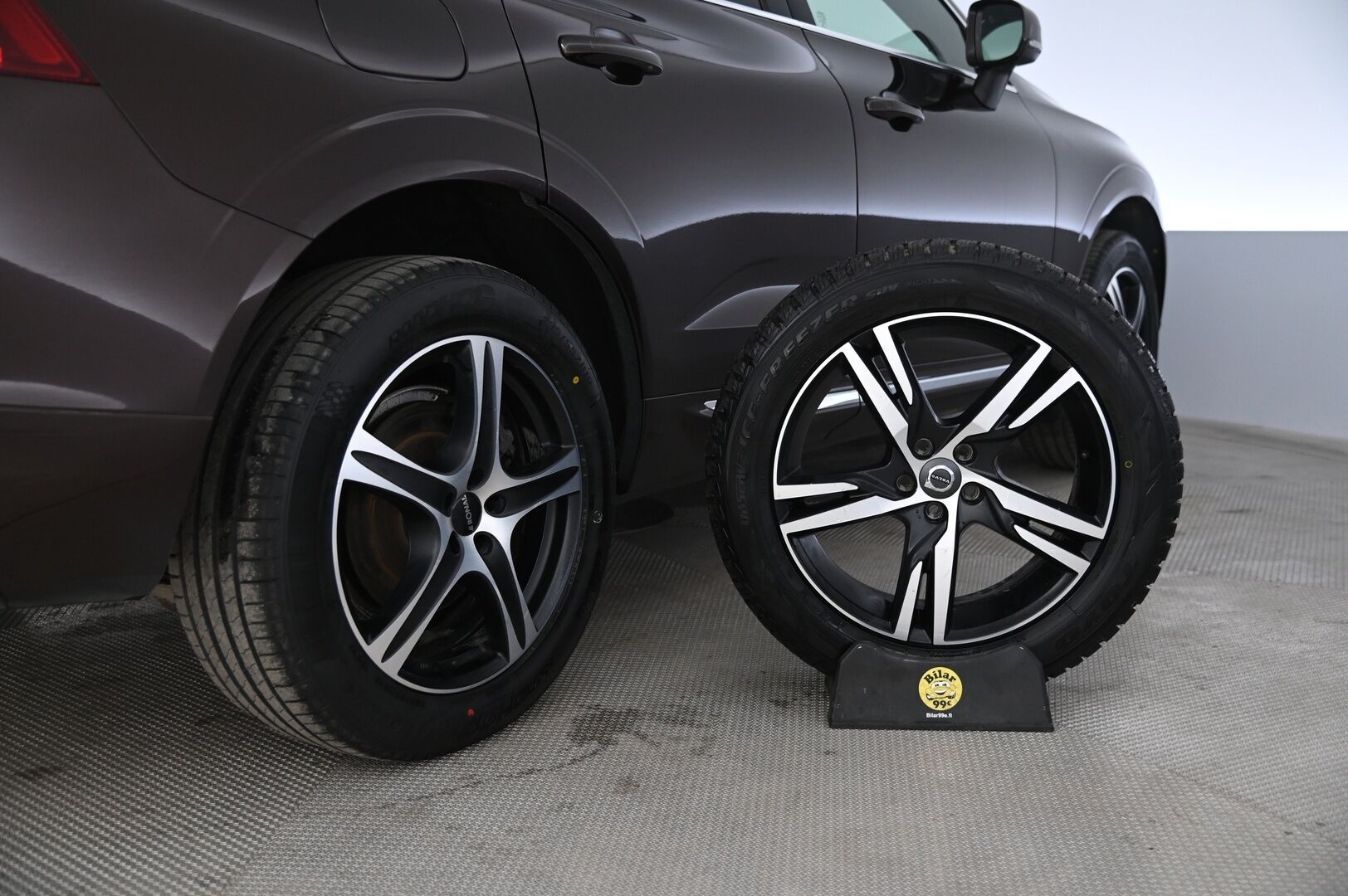 Volvo XC60 2018 T8 AWD Inscription aut * ACC / Koukku / Ruskeat muistinahat / Panorama / VOC * - 2 Aluvanteet hyvillä renkailla / Juuri tehty jakopää - HULLUT AVAJAISHULINAT KORKOTARJOUS 3,29 %