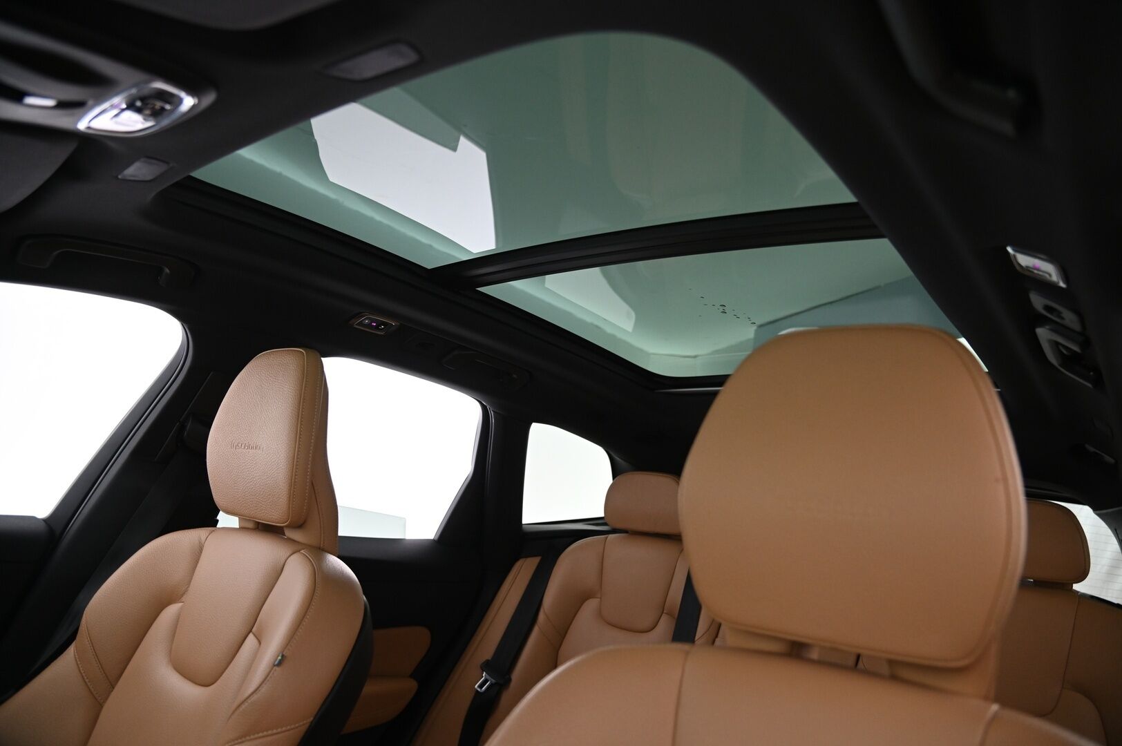 Volvo XC60 2018 T8 AWD Inscription aut * ACC / Koukku / Ruskeat muistinahat / Panorama / VOC * - 2 Aluvanteet hyvillä renkailla / Juuri tehty jakopää - HULLUT AVAJAISHULINAT KORKOTARJOUS 3,29 %