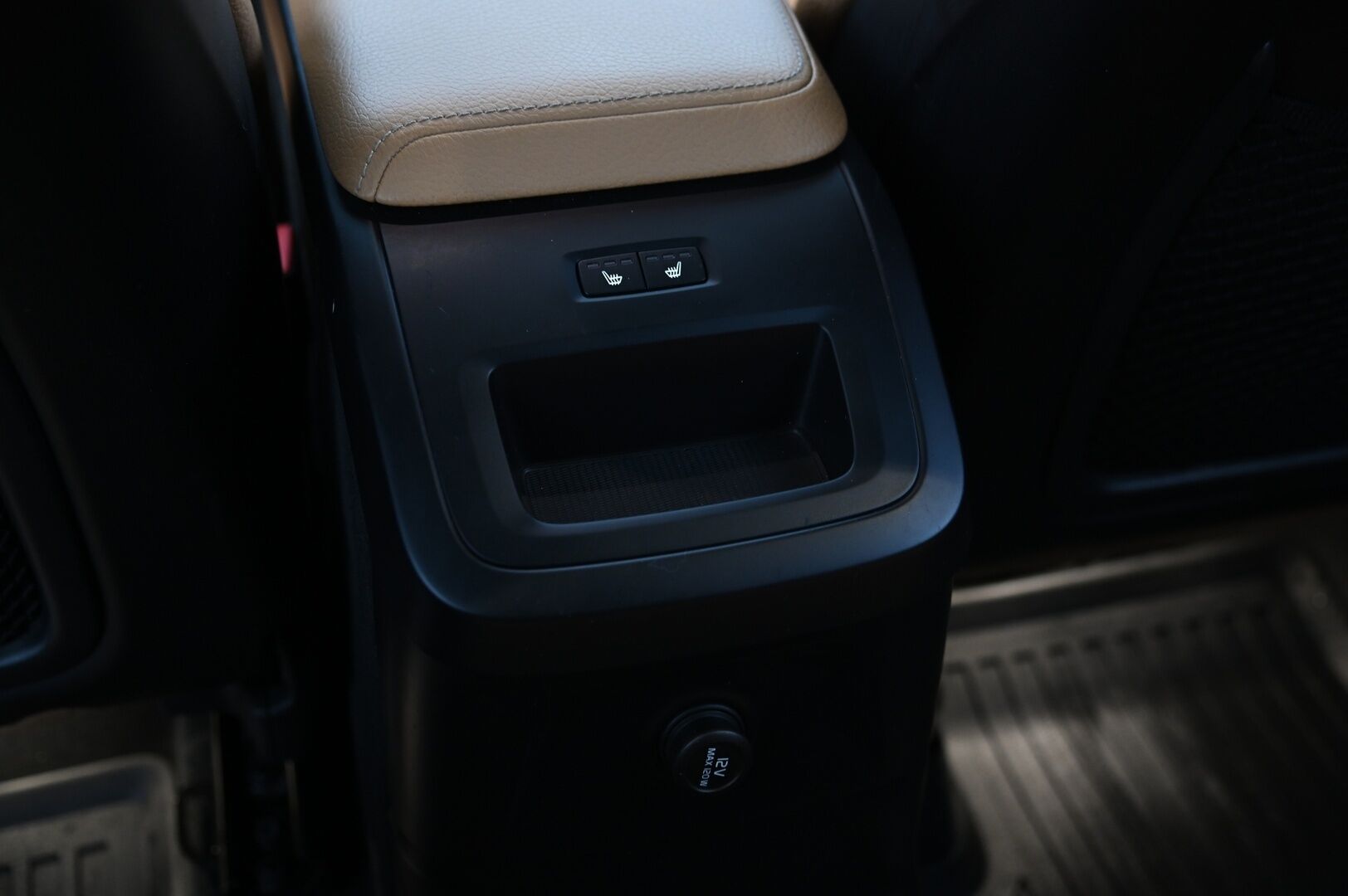 Volvo XC60 2018 T8 AWD Inscription aut * ACC / Koukku / Ruskeat muistinahat / Panorama / VOC * - 2 Aluvanteet hyvillä renkailla / Juuri tehty jakopää - HULLUT AVAJAISHULINAT KORKOTARJOUS 3,29 %