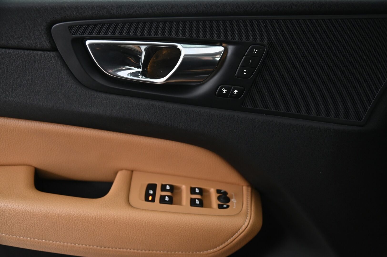 Volvo XC60 2018 T8 AWD Inscription aut * ACC / Koukku / Ruskeat muistinahat / Panorama / VOC * - 2 Aluvanteet hyvillä renkailla / Juuri tehty jakopää - HULLUT AVAJAISHULINAT KORKOTARJOUS 3,29 %