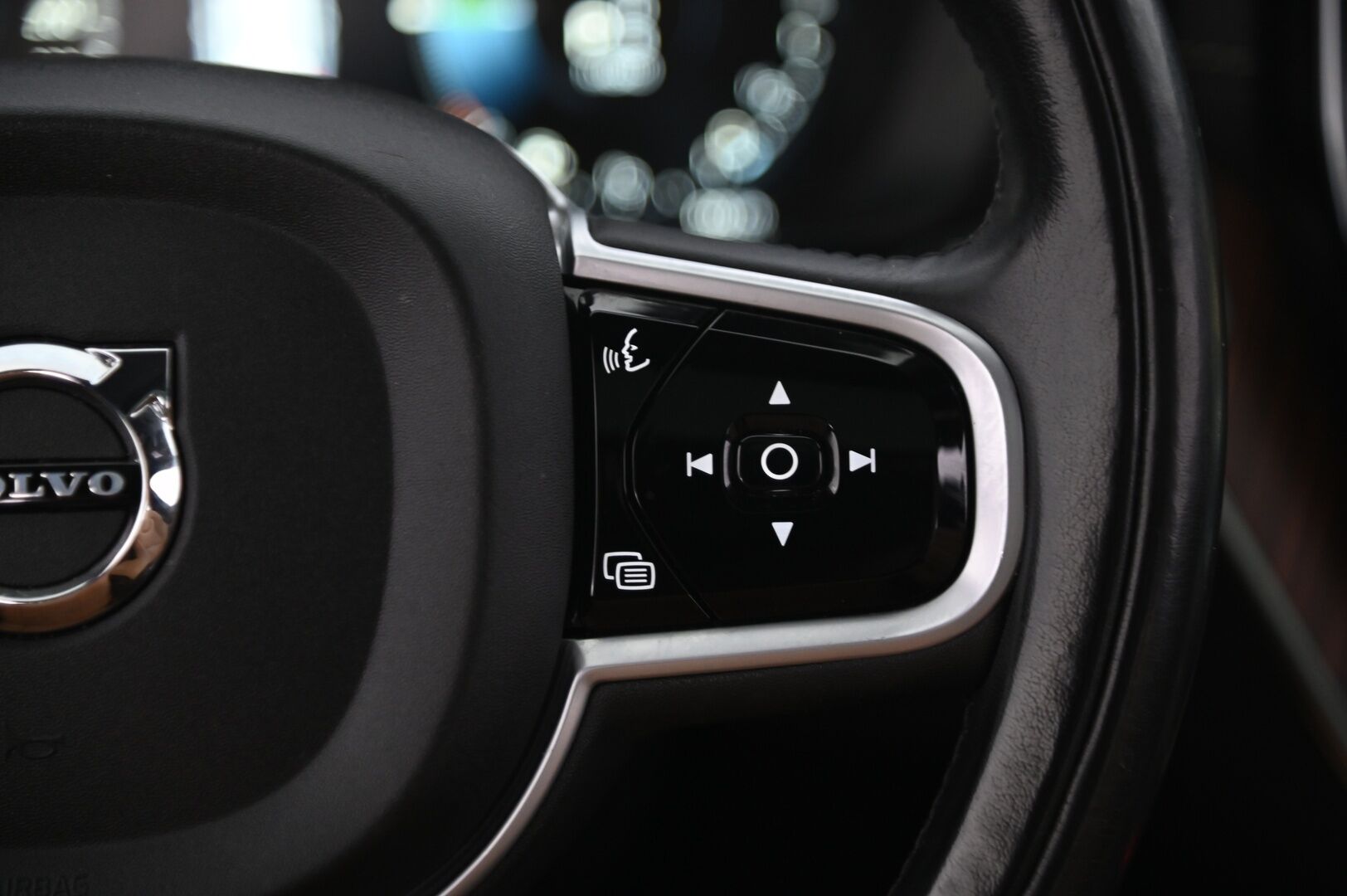 Volvo XC60 2018 T8 AWD Inscription aut * ACC / Koukku / Ruskeat muistinahat / Panorama / VOC * - 2 Aluvanteet hyvillä renkailla / Juuri tehty jakopää - HULLUT AVAJAISHULINAT KORKOTARJOUS 3,29 %