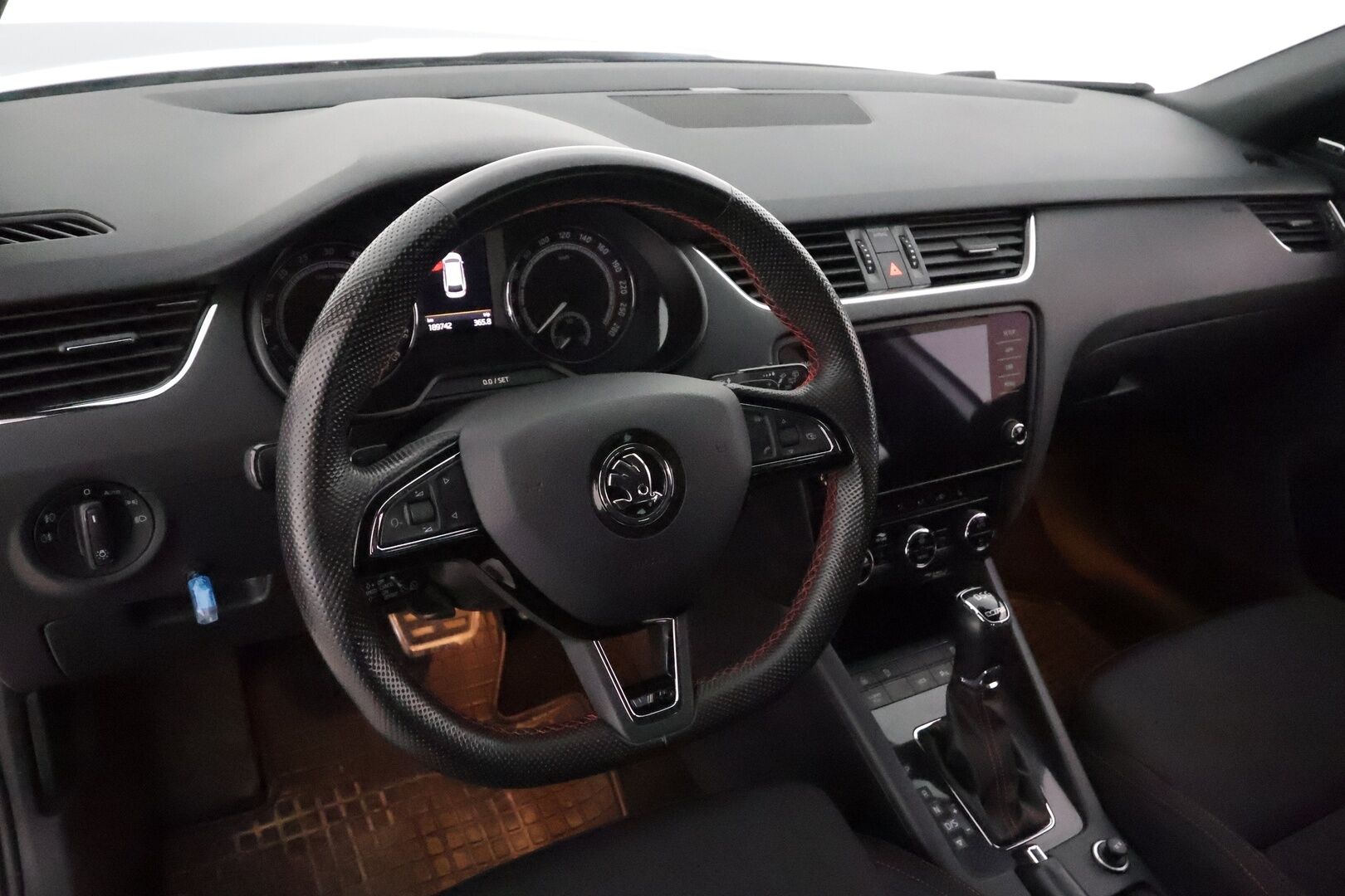 Skoda Octavia 2018 Combi 2,0 TDI 184 4x4 RS DSG  **Webasto / ACC / LED / Canton / P.Kamera / Navi / Katveavustin / KeylessGO** - Suomi-auto / Kahdet Renkaat