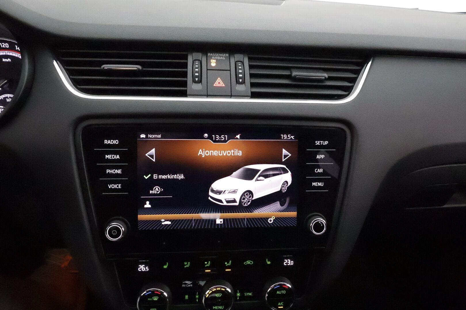 Skoda Octavia 2018 Combi 2,0 TDI 184 4x4 RS DSG  **Webasto / ACC / LED / Canton / P.Kamera / Navi / Katveavustin / KeylessGO** - Suomi-auto / Kahdet Renkaat