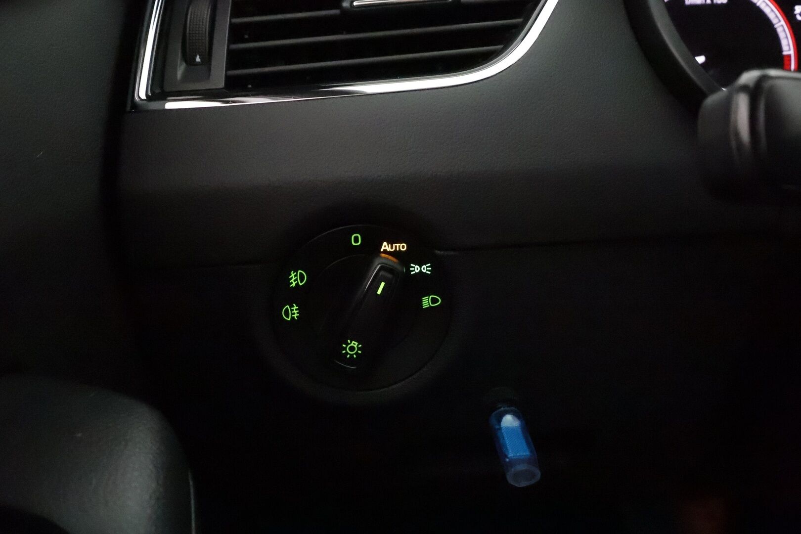 Skoda Octavia 2018 Combi 2,0 TDI 184 4x4 RS DSG  **Webasto / ACC / LED / Canton / P.Kamera / Navi / Katveavustin / KeylessGO** - Suomi-auto / Kahdet Renkaat