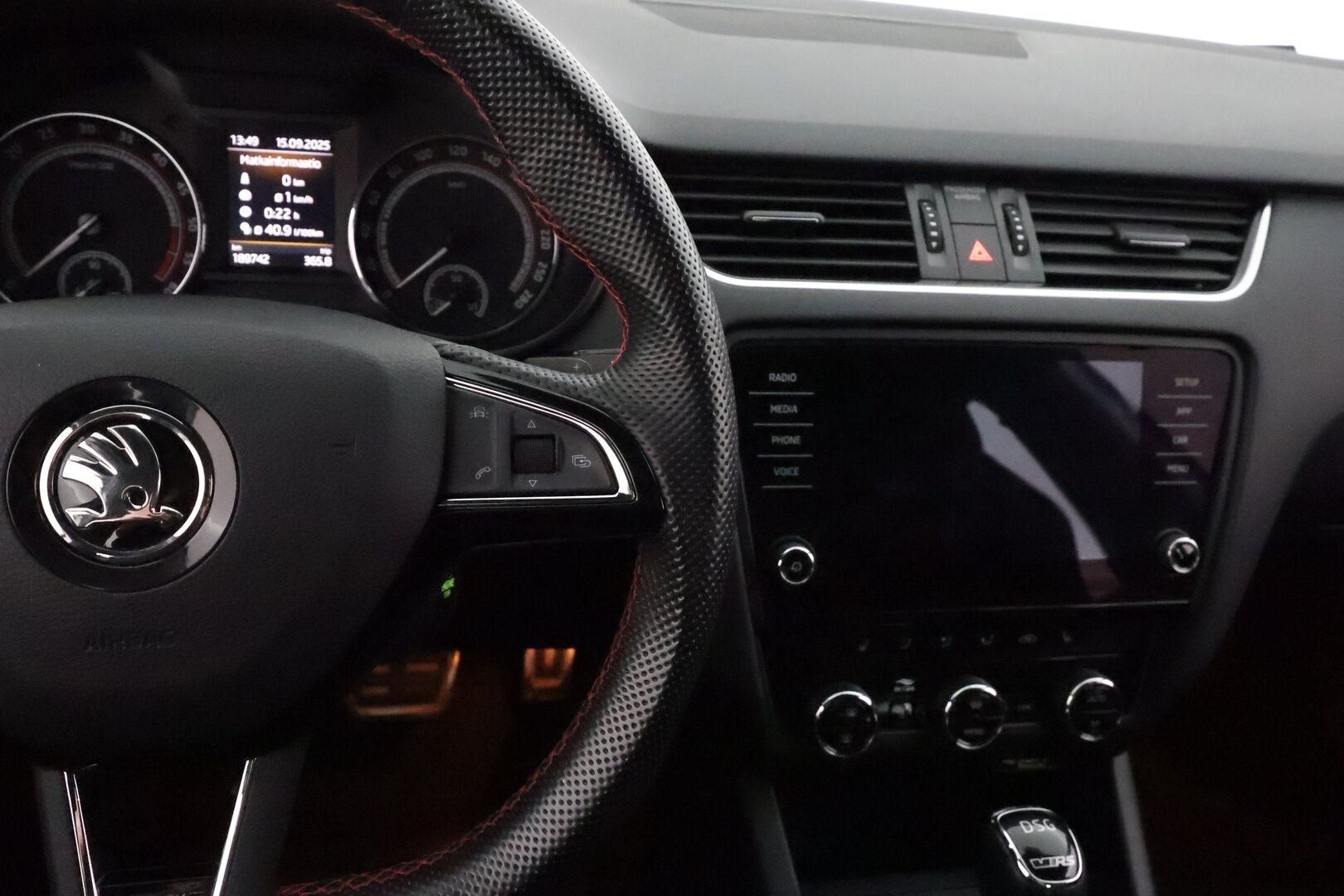 Skoda Octavia 2018 Combi 2,0 TDI 184 4x4 RS DSG  **Webasto / ACC / LED / Canton / P.Kamera / Navi / Katveavustin / KeylessGO** - Suomi-auto / Kahdet Renkaat