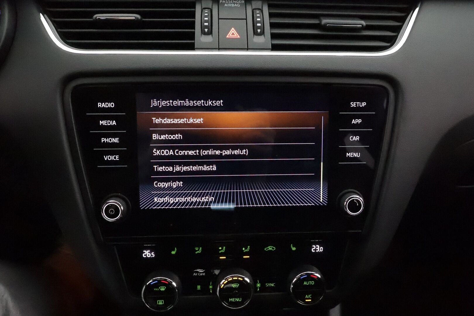 Skoda Octavia 2018 Combi 2,0 TDI 184 4x4 RS DSG  **Webasto / ACC / LED / Canton / P.Kamera / Navi / Katveavustin / KeylessGO** - Suomi-auto / Kahdet Renkaat