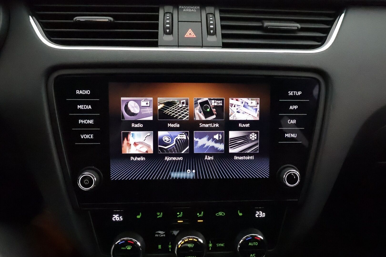 Skoda Octavia 2018 Combi 2,0 TDI 184 4x4 RS DSG  **Webasto / ACC / LED / Canton / P.Kamera / Navi / Katveavustin / KeylessGO** - Suomi-auto / Kahdet Renkaat