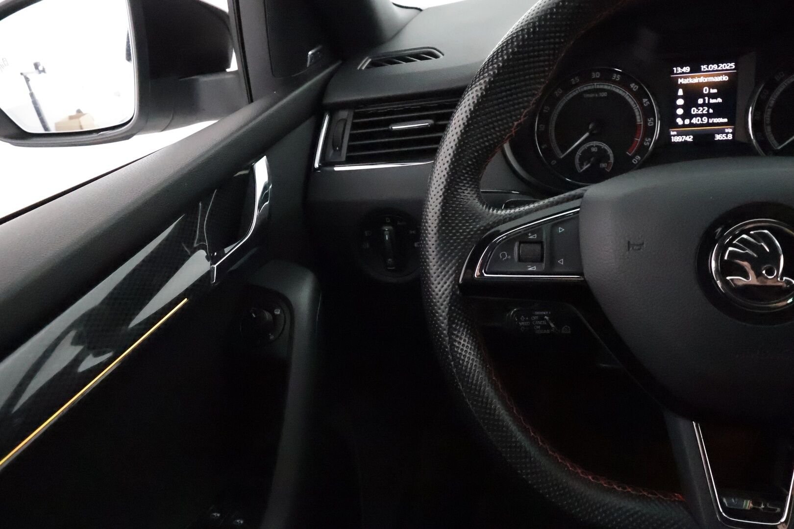Skoda Octavia 2018 Combi 2,0 TDI 184 4x4 RS DSG  **Webasto / ACC / LED / Canton / P.Kamera / Navi / Katveavustin / KeylessGO** - Suomi-auto / Kahdet Renkaat