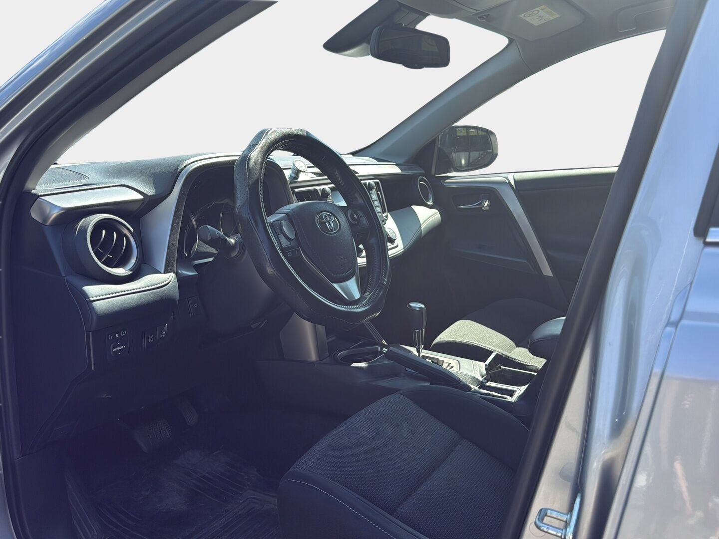 Toyota RAV4 2018 2,5 Hybrid AWD Active -  | Lohko+S.Lämmitin | Koukku | Lämmitettävä tuulilasi | ACC | P.Kamera | Ohjauspyöränlämmitys | Merkkihuollettu |