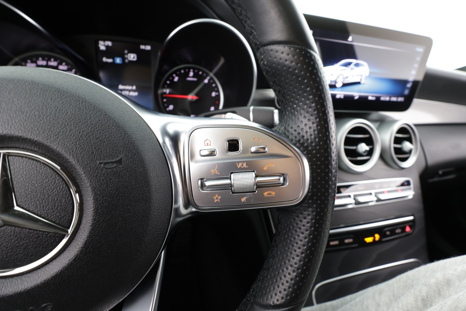 Mercedes-Benz C 2019 220 d 4Matic T A Business AMG * Vakkari / P.kamera / Multibeam / Navi / Koukku / Sporttipenkit * - Suomi-auto / Kahdet renkaat aluvanteilla 