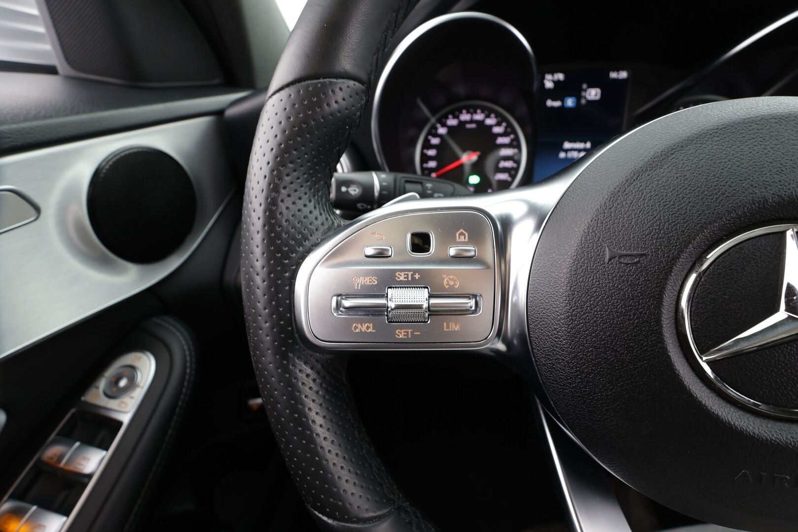 Mercedes-Benz C 2019 220 d 4Matic T A Business AMG * Vakkari / P.kamera / Multibeam / Navi / Koukku / Sporttipenkit * - Suomi-auto / Kahdet renkaat aluvanteilla 