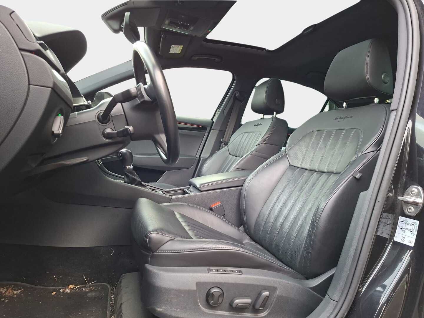 Skoda Superb 2018 1,8 TSI L&K BusinessLine DSG Autom. * Webasto / Vetokoukku / Canton / ACC / Ilmastoidut ja hierovat penkit / Panorama * - HULLUT VÄLIPÄIVÄT KORKOTARJOUS 2,49%