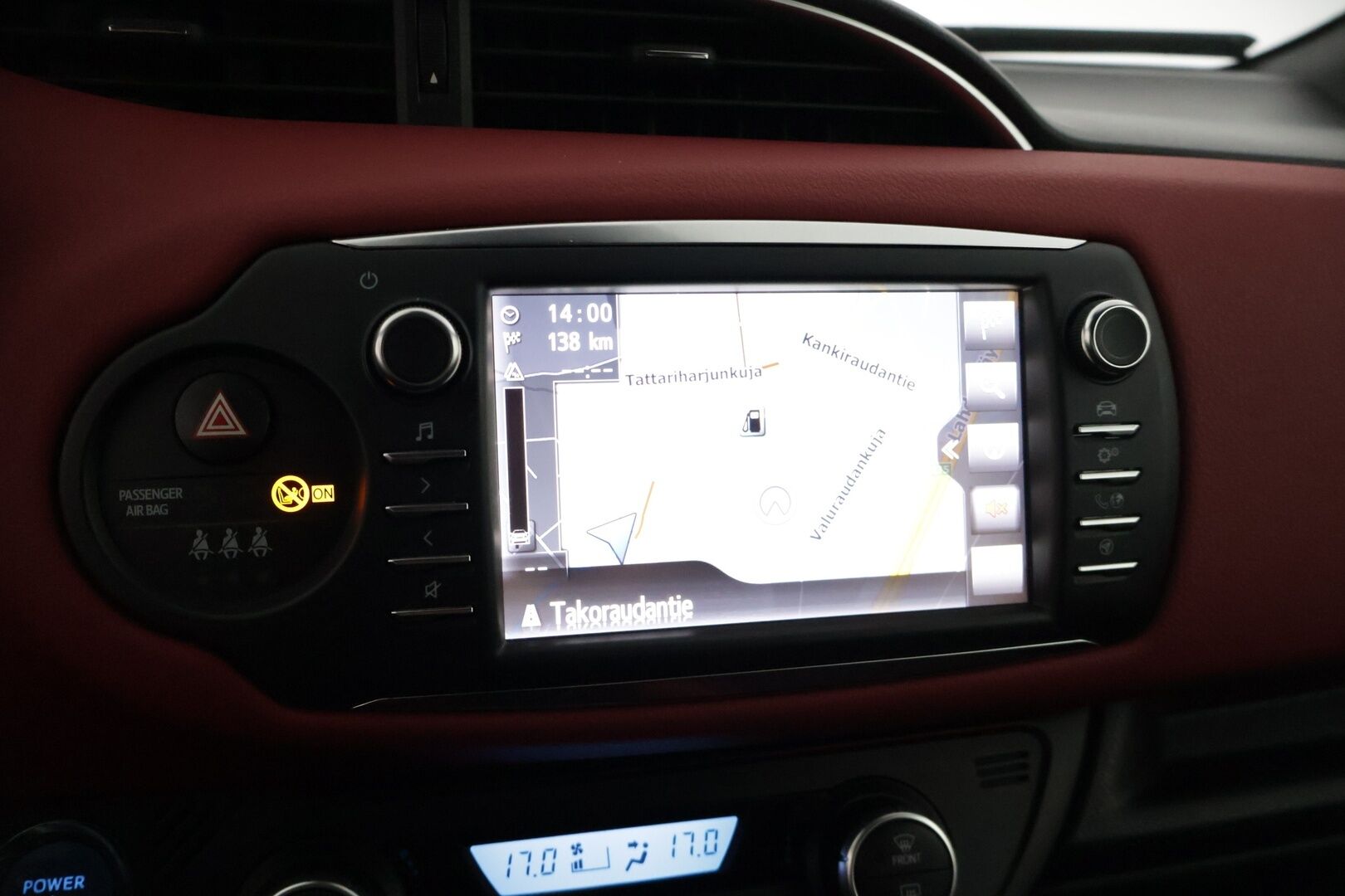 Toyota Yaris 2018 1,5 Hybrid Red Style 5ov * Lohkolämmitin / P-kamera / Vakkari / Navi / Kaistavahti * - * Suomi-auto / Kahdet renkaat alumiinivanteilla *