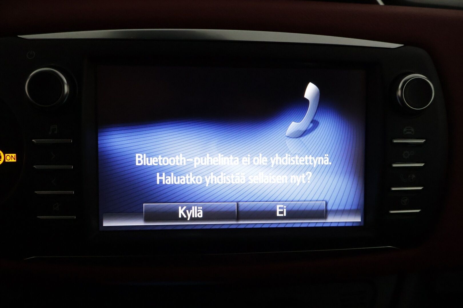 Toyota Yaris 2018 1,5 Hybrid Red Style 5ov * Lohkolämmitin / P-kamera / Vakkari / Navi / Kaistavahti * - * Suomi-auto / Kahdet renkaat alumiinivanteilla *