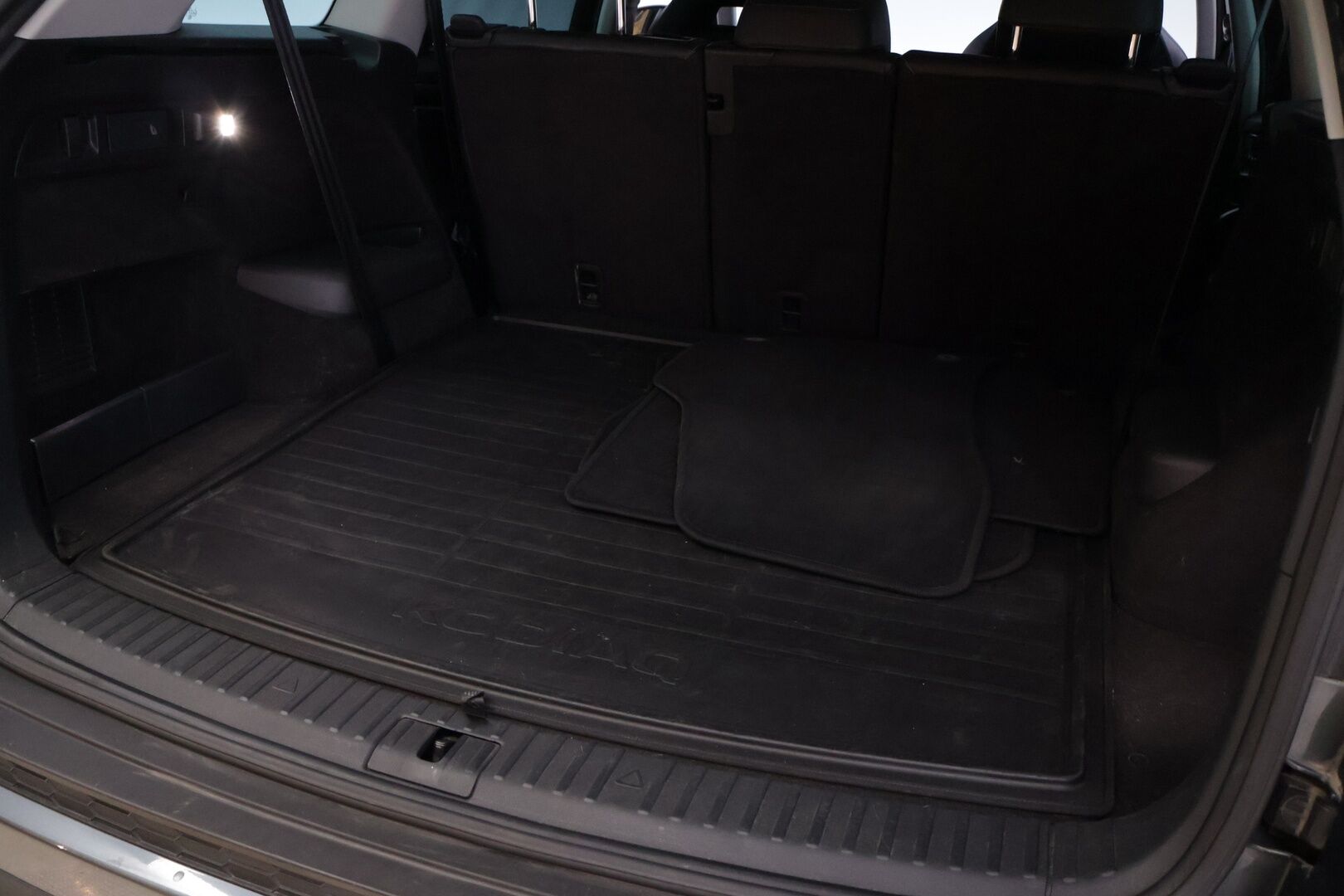 Skoda Kodiaq 2018 2,0 TSI 4x4 Style DSG Autom. - | Webasto | ACC | Canton | 7-paik. | P-Kamera | S-Koukku | LED | Muistinahat | Juuri huollettu ja leimattu | 