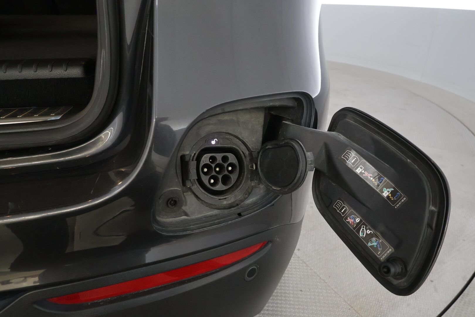 Mercedes-Benz GLC 2020 300 e 4MATIC A Business EQ Power - Distronic pro | Koukku | P.kamera | Sporttipenkit | Navi | LED | Facelift | Suomiauto | Juuri huollettu