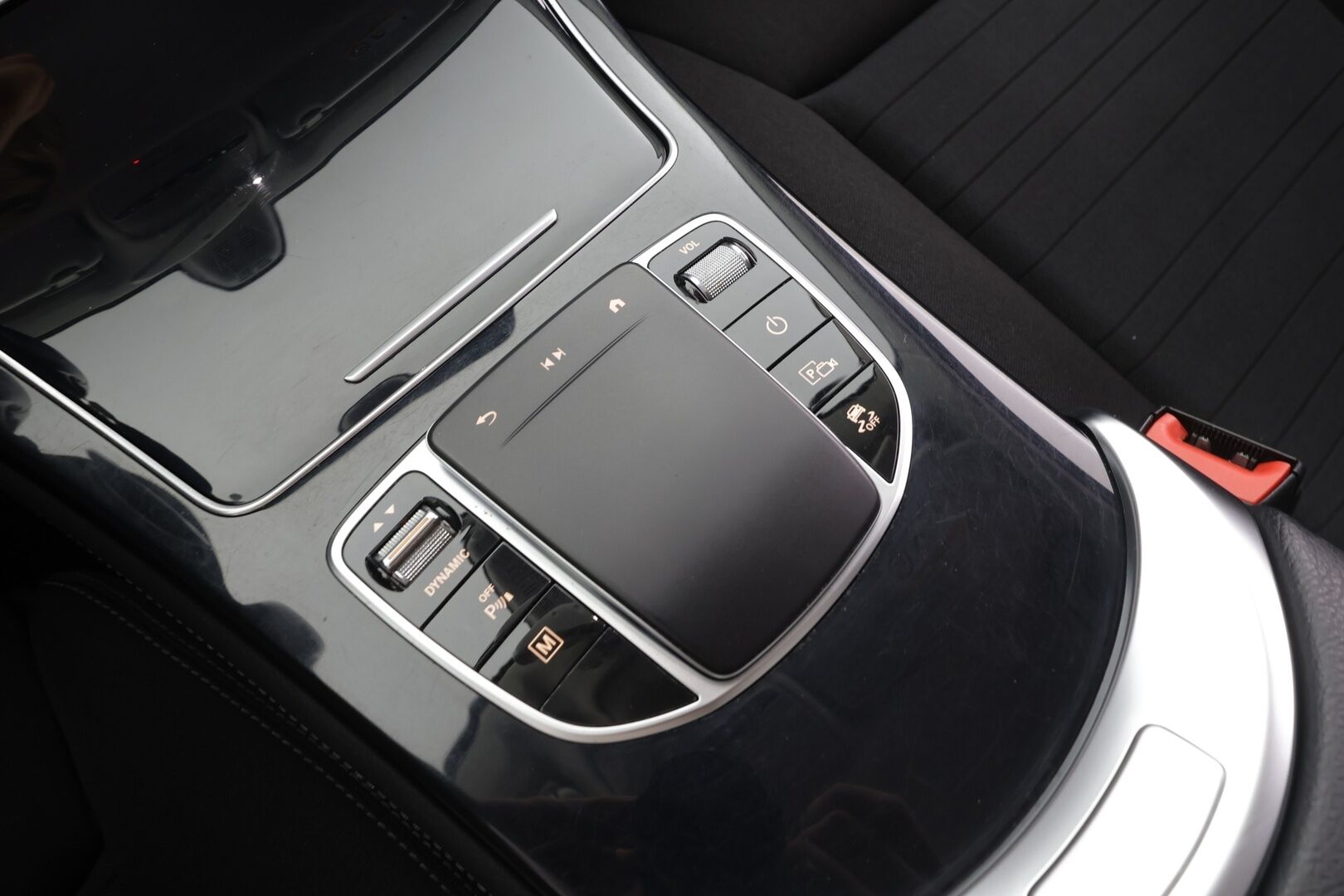 Mercedes-Benz GLC 2020 300 e 4MATIC A Business EQ Power - Distronic pro | Koukku | P.kamera | Sporttipenkit | Navi | LED | Facelift | Suomiauto | Juuri huollettu