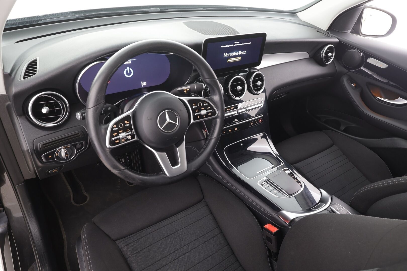 Mercedes-Benz GLC 2020 300 e 4MATIC A Business EQ Power - Distronic pro | Koukku | P.kamera | Sporttipenkit | Navi | LED | Facelift | Suomiauto | Juuri huollettu