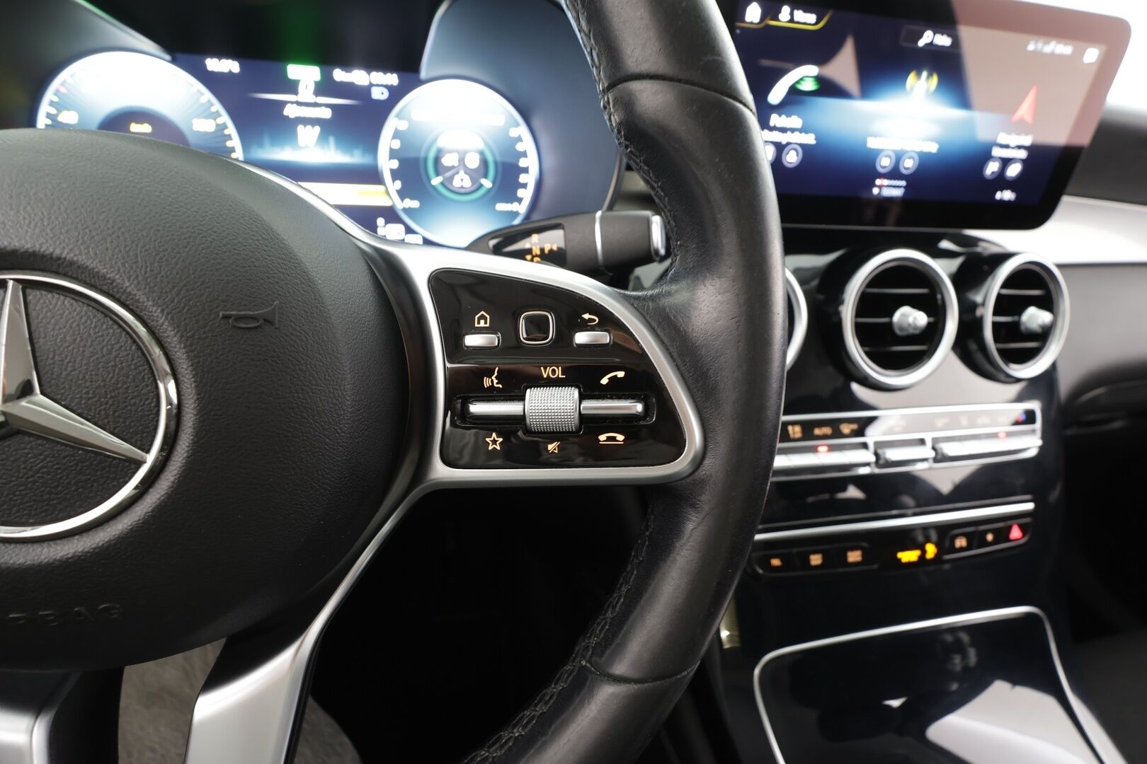 Mercedes-Benz GLC 2020 300 e 4MATIC A Business EQ Power - Distronic pro | Koukku | P.kamera | Sporttipenkit | Navi | LED | Facelift | Suomiauto | Juuri huollettu