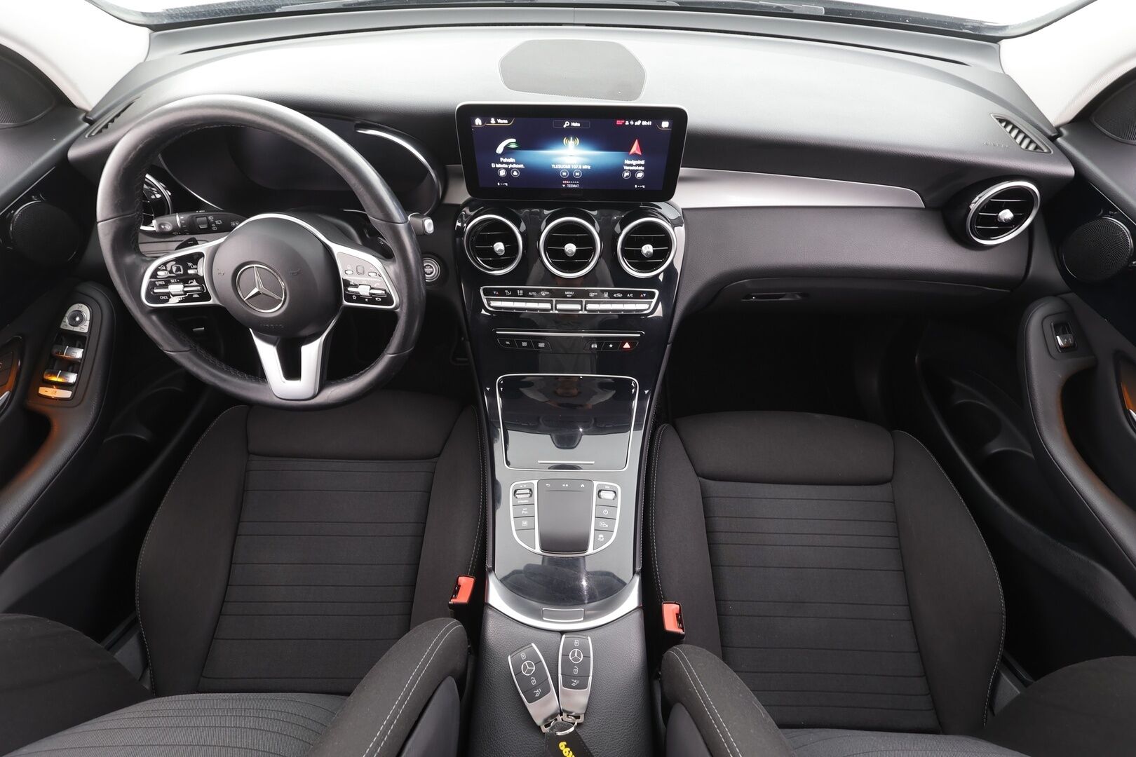 Mercedes-Benz GLC 2020 300 e 4MATIC A Business EQ Power - Distronic pro | Koukku | P.kamera | Sporttipenkit | Navi | LED | Facelift | Suomiauto | Juuri huollettu