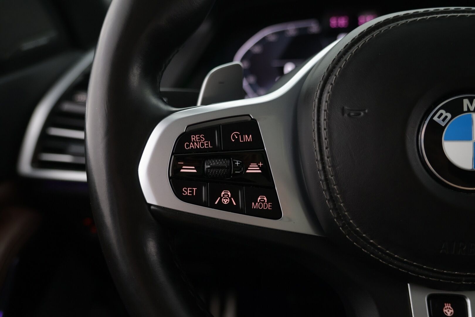 BMW X5 2020 G05 xDrive45e A M-Sport Individual ** ACC / H/K / Laser / Ilmastoidut Muistinahat / 360° / HUD / Panorama / Koukku / Ilma-alusta - ** Suomi-auto / 4-alue ilmastointi / Merino-nahat ** - HULLUT AVAJAISHULINAT KORKOTARJOUS 3,29 %