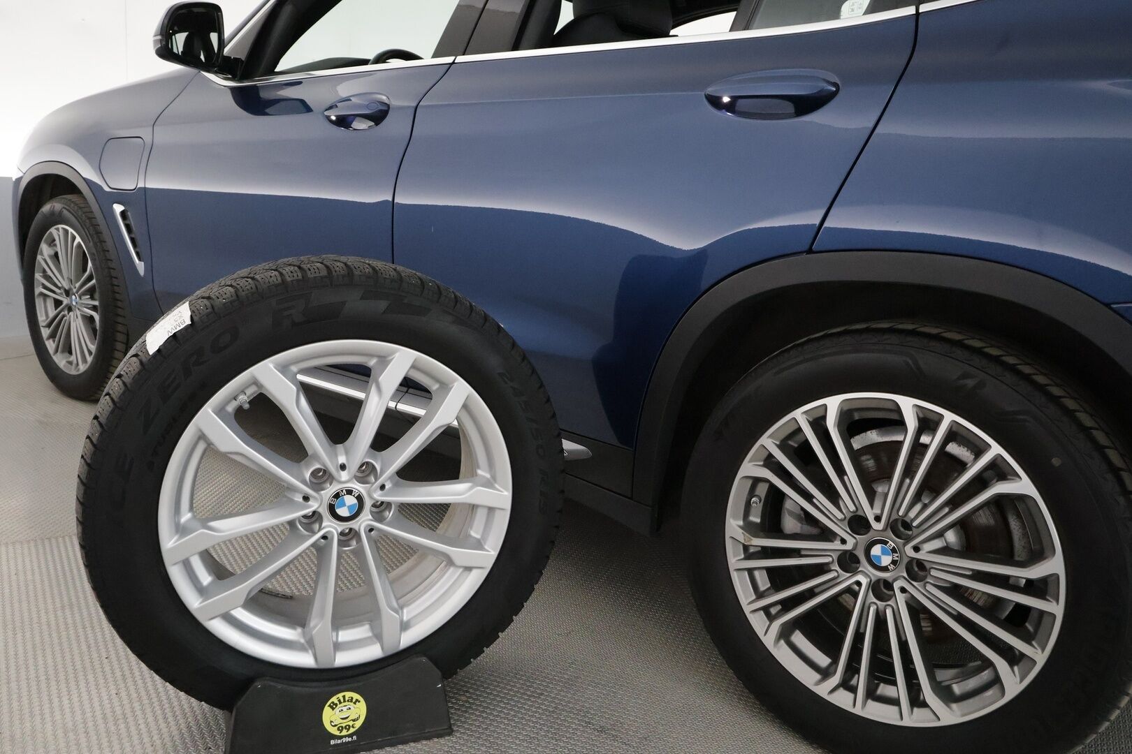 BMW X3 2020 G01 xDrive 30e A Business Luxury **HUD / Panorama / Hifit / Sporttiset nahkapenkit / Comfort access / Adapt. LED** - 3,99 % KORKOTARJOUS TÄHÄN AUTOON - 31.5. ASTI! - 1-Om Suomi auto / Akku kuntotarkastettu / Apple&Android / Navi