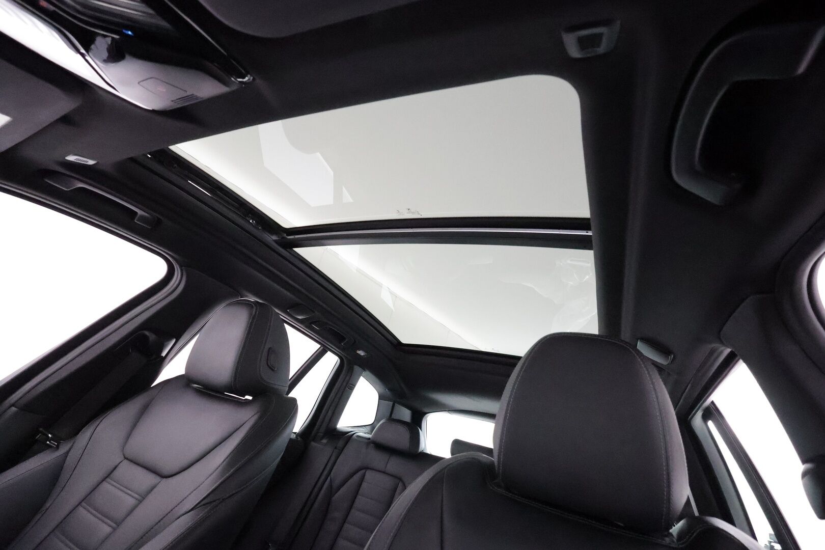 BMW X3 2020 G01 xDrive 30e A Business Luxury **HUD / Panorama / Hifit / Sporttiset nahkapenkit / Comfort access / Adapt. LED** - 3,99 % KORKOTARJOUS TÄHÄN AUTOON - 31.5. ASTI! - 1-Om Suomi auto / Akku kuntotarkastettu / Apple&Android / Navi