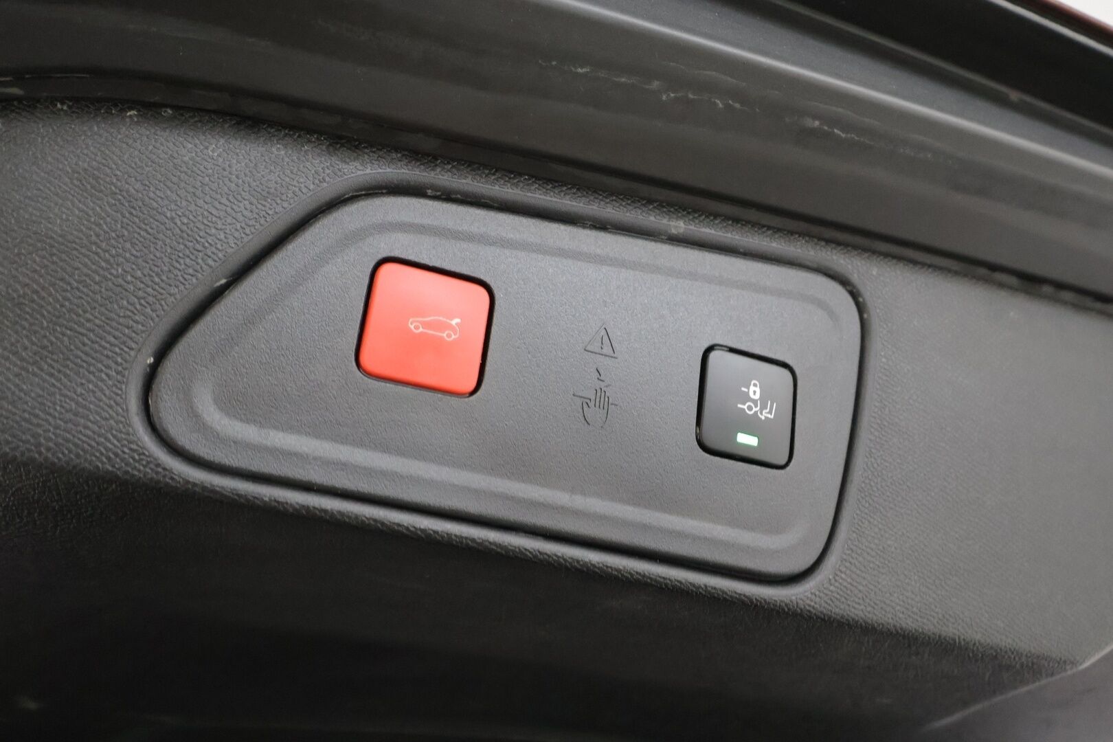 Peugeot 3008 2020 GT Hybrid4 300 EAT8-automaatti * Lisälämmitin / Koukku / ACC / Full-LED / P.Kamera / Navi / Kaistavahti * - 1-om suomi-auto / Kahdet renkaat aluvanteilla / Merkkihuollot - HULLUT AVAJAISHULINAT KORKOTARJOUS 3,29 %