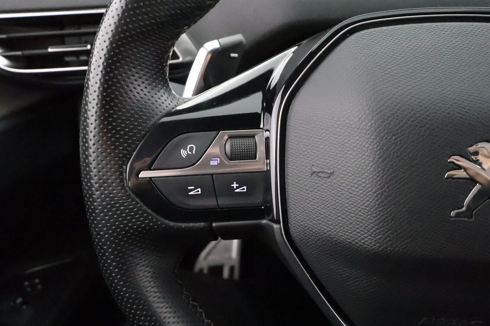 Peugeot 3008 2020 GT Hybrid4 300 EAT8-automaatti - Lisälämmitin | Koukku | ACC | Full-LED | P.Kamera | Navi | Kaistavahti