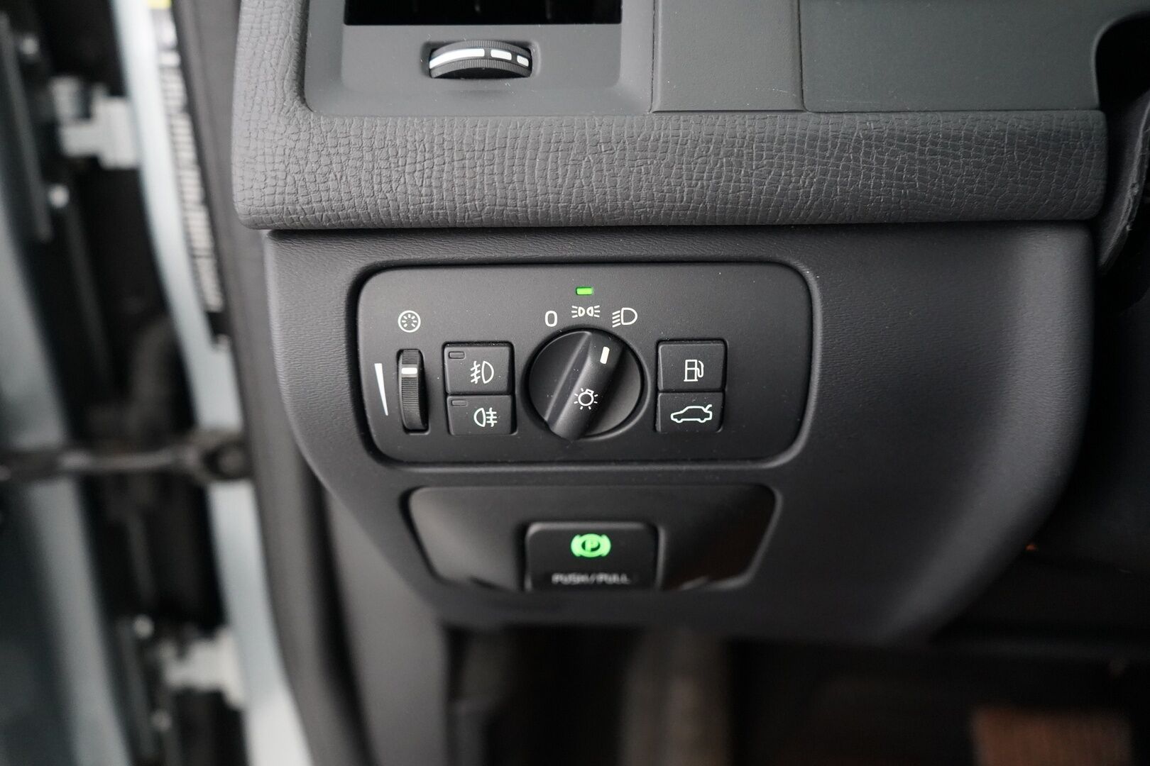 Volvo XC60 2009 D5 AWD Summum aut - ACC | Webasto | Koukku | Keyless | Nahkasisusta | BLIS | Muistipenkki | Katsastus 03/26 | Jakohihna 05/26