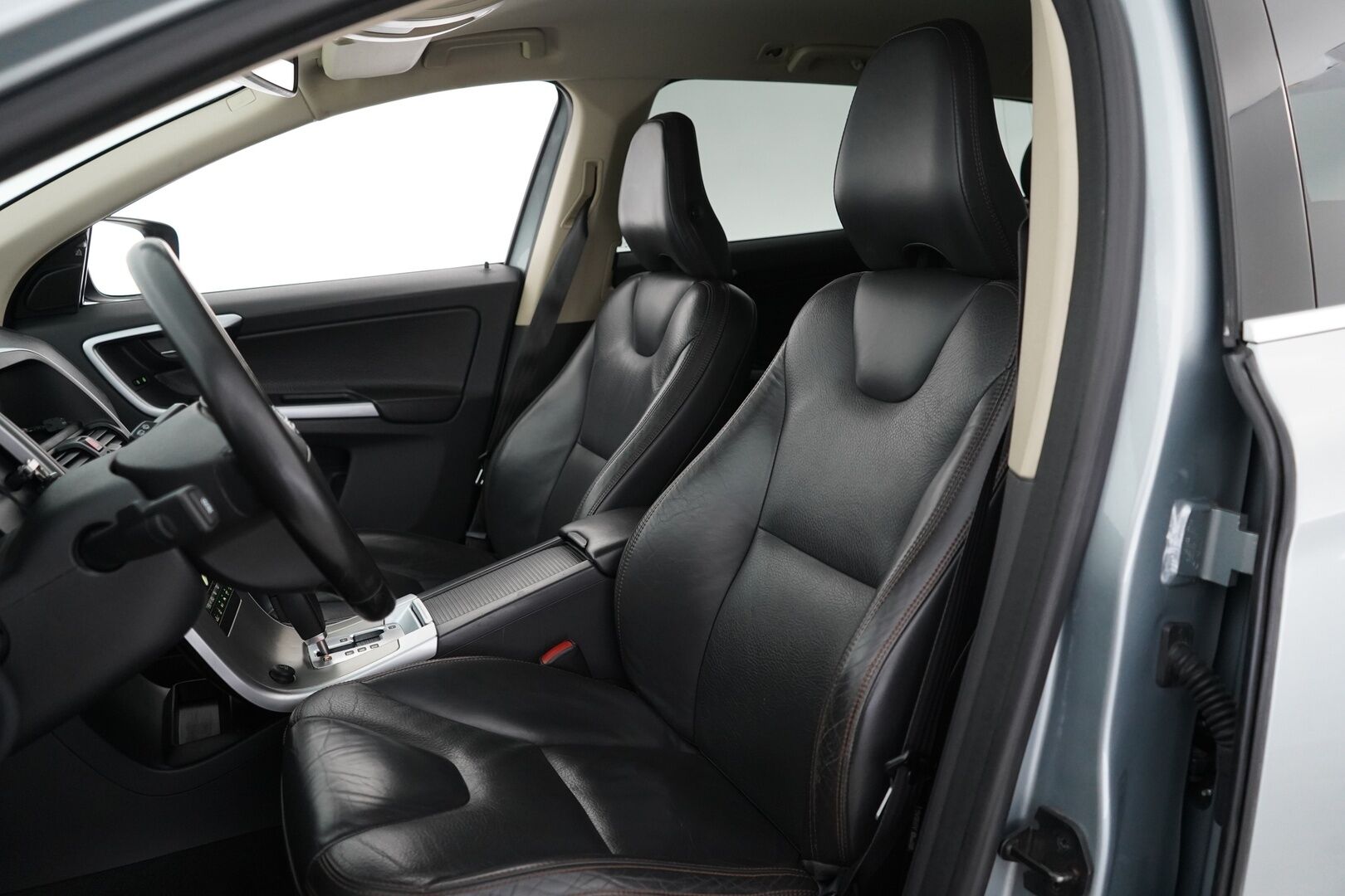 Volvo XC60 2009 D5 AWD Summum aut - ACC | Webasto | Koukku | Keyless | Nahkasisusta | BLIS | Muistipenkki | Katsastus 03/26 | Jakohihna 05/26
