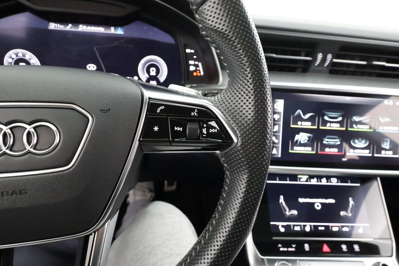 Audi A7 2020 Business Sport 55 TFSI e quattro S tronic S-Line - | ACC | Koukku | Bang&Olufsen | Kattoluukku | 360-Kamera | Digimittaristo | Muistipenkki | Matrix LED | SOH 87,7% |